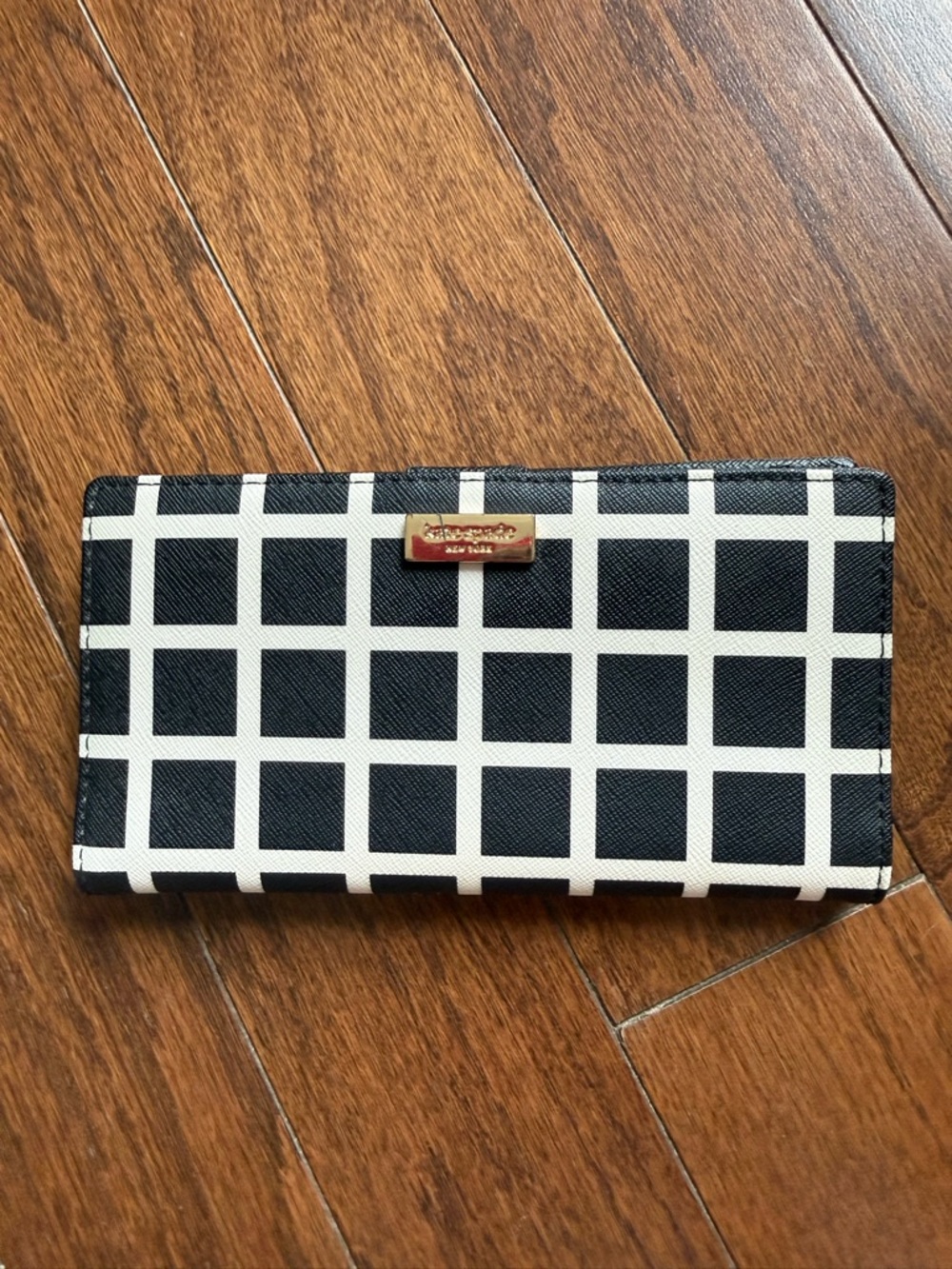 kate spade Black and White Laurel Way Stacy Wallet EUC